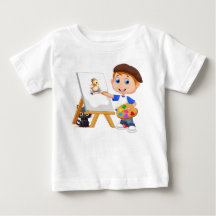 El joven artista y su camiseta de la camiseta del 