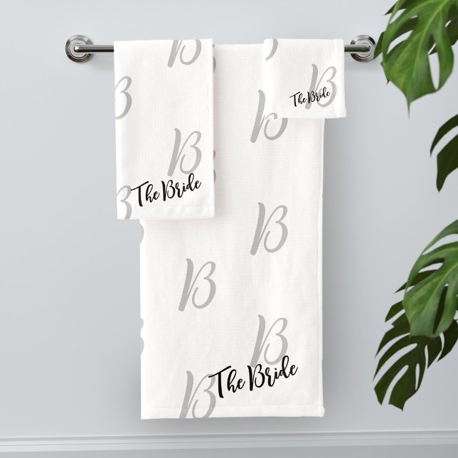 El juego de toallas de baño blancas de la Personal (A useful Bridal Shower gift for The Bride. Just add her initial and name (or keep the text as is))