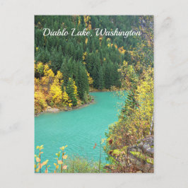 El lago glacial azul turquesa-verde en la postal o