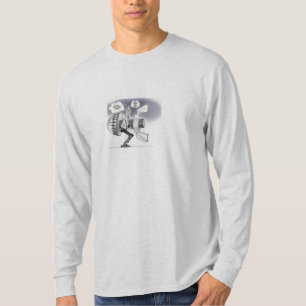 El maquinista tiene poca camiseta larga de la