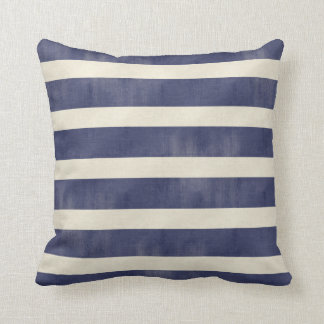 El moreno de los azules marinos apenó la almohada