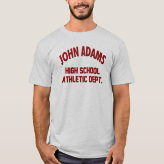 El muchacho resuelve la camisa de John Adams del