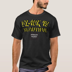 EL NEGRO ES BELLO Camiseta Básica Oscura.