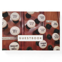 El órgano detiene el libro de visitas