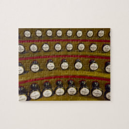 El órgano detiene el rompecabezas en una lata