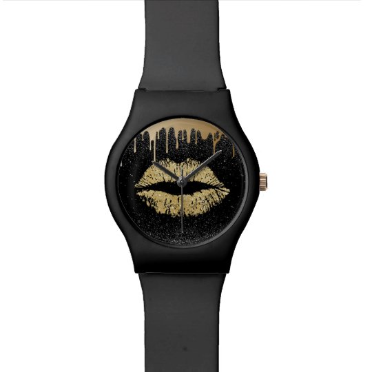 El oro moderno de los labios del brillo del reloj de pulsera