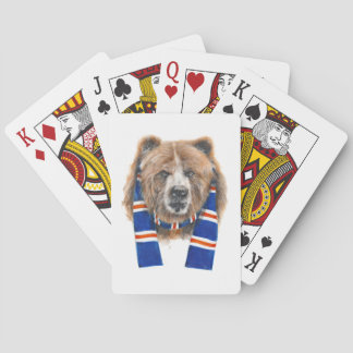 El oso de los guardas - Jugando cartas