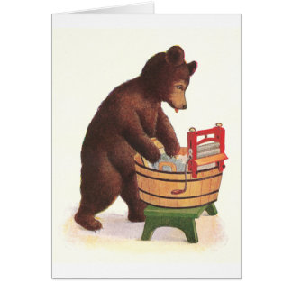 El oso de peluche hace el lavadero
