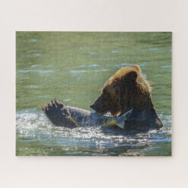 El Oso Grizzly Atrapó Un Rompecabezas Salmón