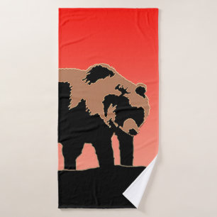El oso pardo al atardecer - Arte de vida salvaje o