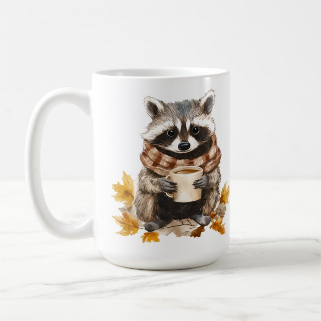 El otoño deja raccoon acogedor con taza de café (Izquierda)