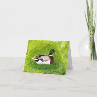El pato mallard sentado en las tarjetas de felicit