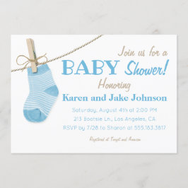 El pequeño azul pega la invitación de Baby Shower