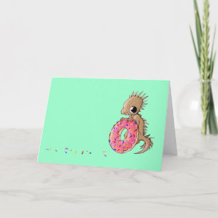 El pequeño lagarto con asperja la tarjeta de
