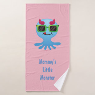 El pequeño monstruo de mamá con cuernos