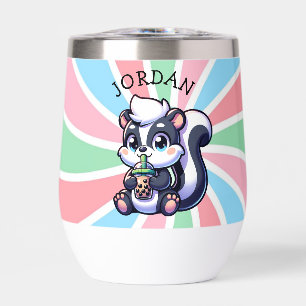 El pequeño zorrillo de Kawaii con té de burbuja pe