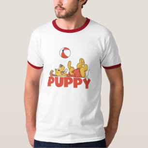 El perrito juega las camisetas y los regalos