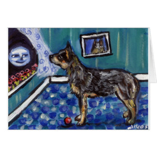 El perro australiano del ganado ve la luna