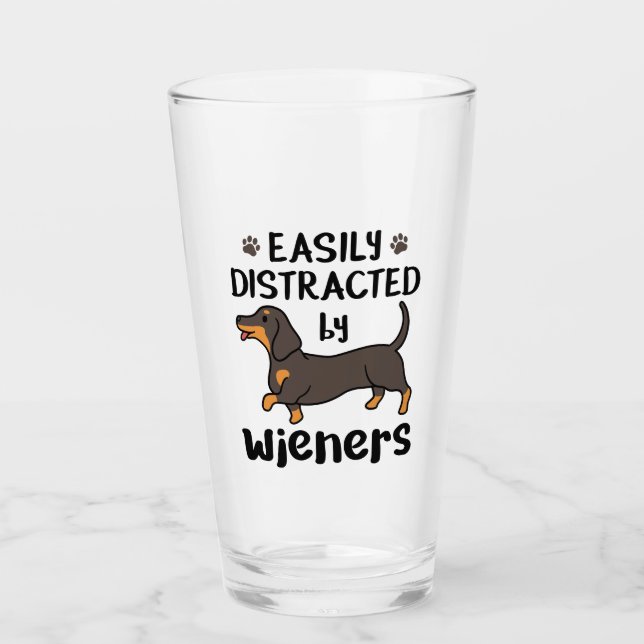 El perro de Dachshund es fácilmente distraído por  (Anverso)