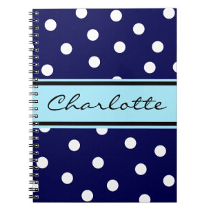 El personalizable puntea el cuaderno del monograma