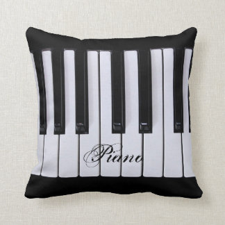 El piano blanco y negro cierra la almohada