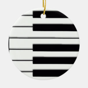 El piano cierra el ornamento de la música