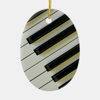 El piano cierra el ornamento pendiente oval