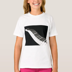 El piano cierra la camiseta de los chicas