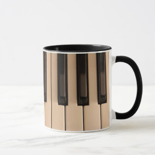 El piano cierra la taza de café