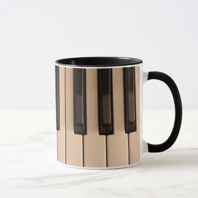 El piano cierra la taza de café (Derecha)