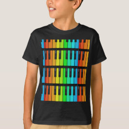 El piano colorido cierra la camisa