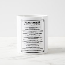 El piloto gobierna la taza enorme