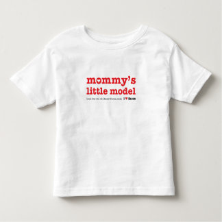 El poco modelo de la mamá - la camiseta del niño