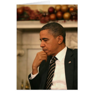 El presidente Barack Obama reflexiona mientras se 