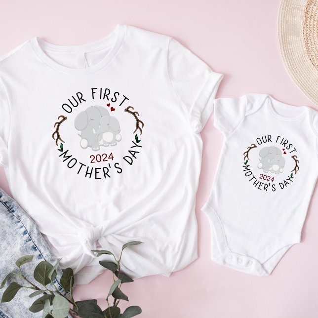 El primer día de nuestra madre con camisetas blanc (Subido por el creador)