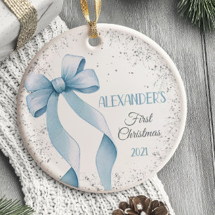 El primer niño adorno navideño en ornamento