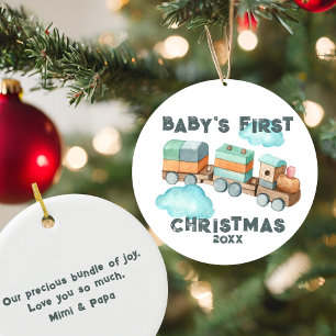 El primer ornamento de tren navideño del bebé Boho