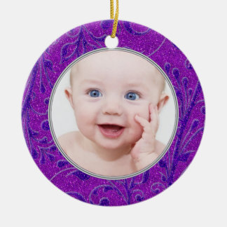 El primer ornamento navideño del bebé morado
