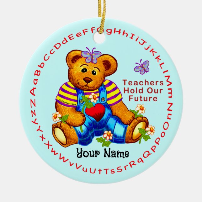 El profesor sostiene el ornamento cerámico futuro (Frente)