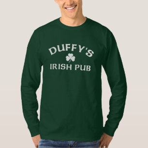 El pub irlandés de Duffy con camiseta