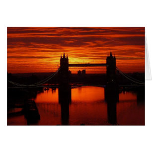 El puente de la Torre de Londres en Daybreak