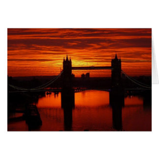 El puente de la Torre de Londres en Daybreak