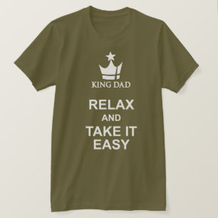 El Rey Papá se relaja y toma una camiseta verde fá