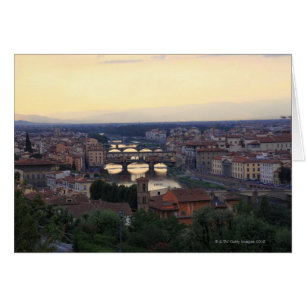 El río Arno y el Ponte Vecchio en Florencia,