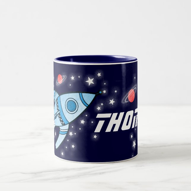 El rojo azul del cohete de espacio embroma la taza (Centro)
