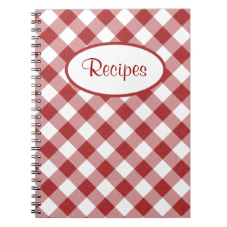 El rojo comprueba el cuaderno de la receta