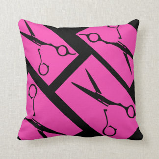 El salón de pelo negro rosado scissor la almohada