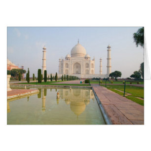 El silencioso y pacífico Taj Mahal al amanecer, un