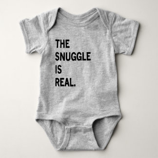 El Snuggle es mameluco real del bebé