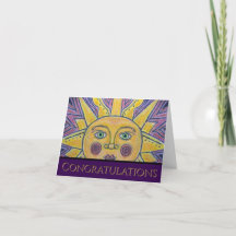 El sol en una tarjeta de felicitación doblada de u